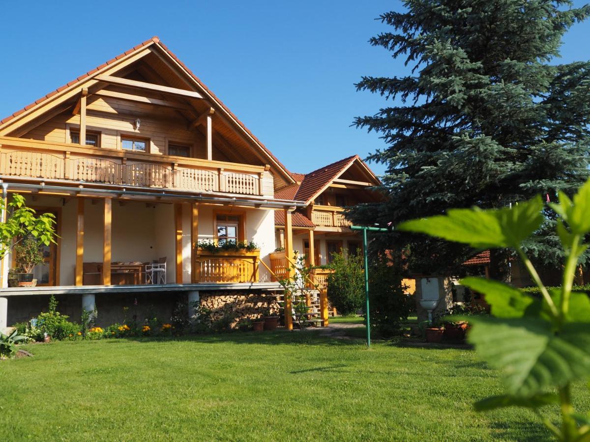 Отель Privat Alenka Липтовски-Микулаш Экстерьер фото